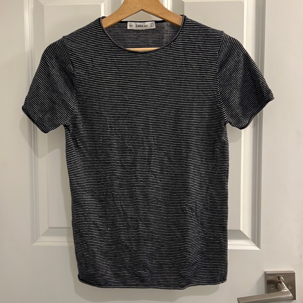 ZARA KNIT NAVY SHORT SLEEVE SUBTLE STRIPE SCOOP NECK TEE